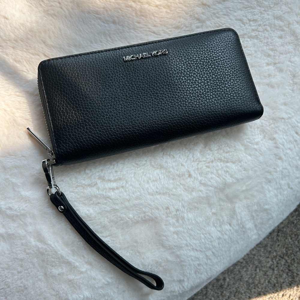 Michael Kors Black Wallet-never used